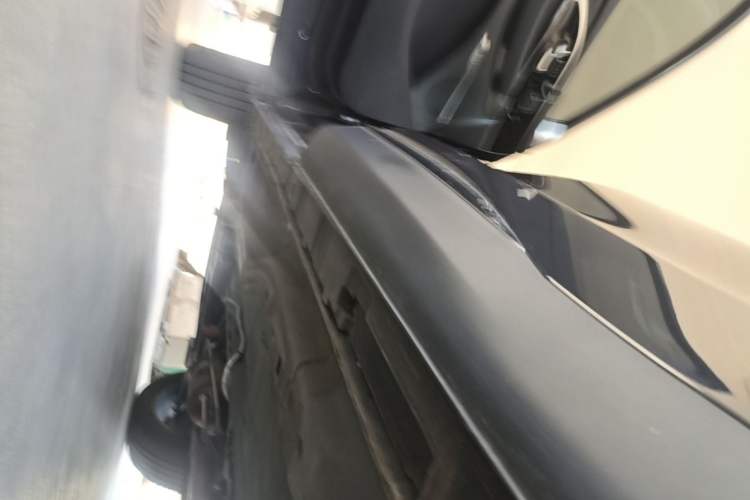 Used EXEED Lingyun 2024 300T Two-Wheel Drive Starlight Edition Left Side Sill