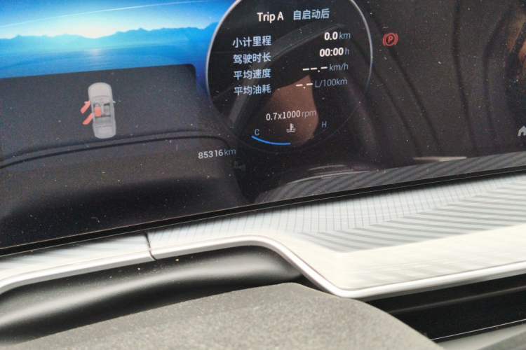 Used EXEED Lingyun 2024 400T Two-Wheel-Drive King Edition Odometer Close Up