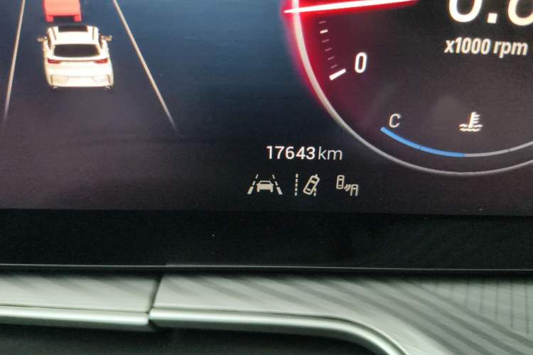 Used EXEED Lingyun 2024 400T Two-Wheel-Drive King Edition Odometer Close Up