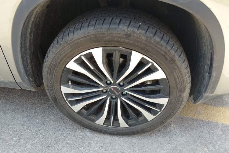 Used EXEED Lingyun 2024 300T Two-Wheel Drive Starlight Edition Right Front Wheel Hub