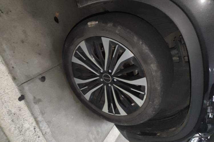 Used EXEED Lingyun 2024 300T Two-Wheel Drive Starlight Edition Right Front Wheel Hub
