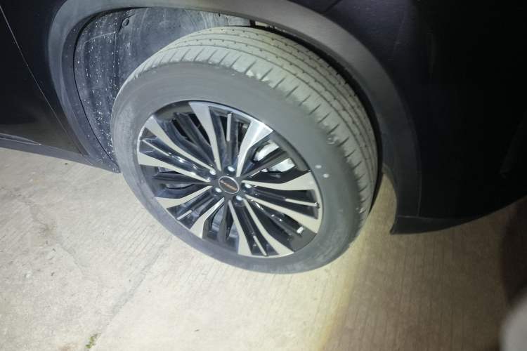 Used EXEED Lingyun 2024 400T Two-Wheel-Drive King Edition Right Front Wheel Hub