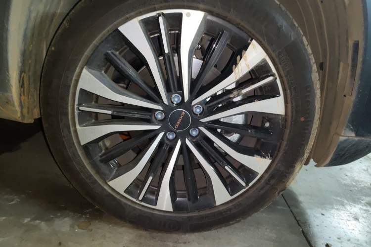 Used EXEED Lingyun 2024 300T Two-Wheel Drive Starlight Edition Right Front Wheel Hub