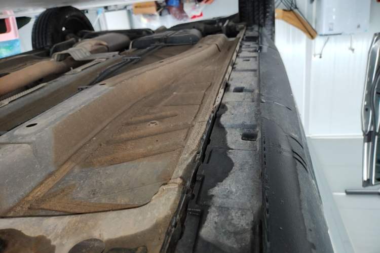 Used EXEED Lingyun 2024 300T Two-Wheel Drive Starlight Edition Right Side Sill
