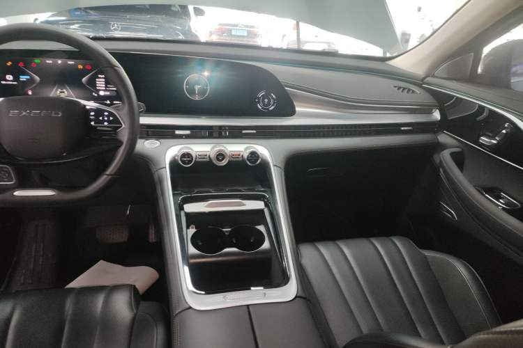 Used EXEED Lingyun 2024 400T Two-Wheel-Drive King Edition Audio And AC Panel