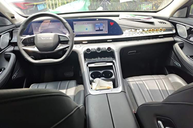 Used EXEED Lingyun 2024 400T Four-Wheel Drive Star Prestige Edition Center Console