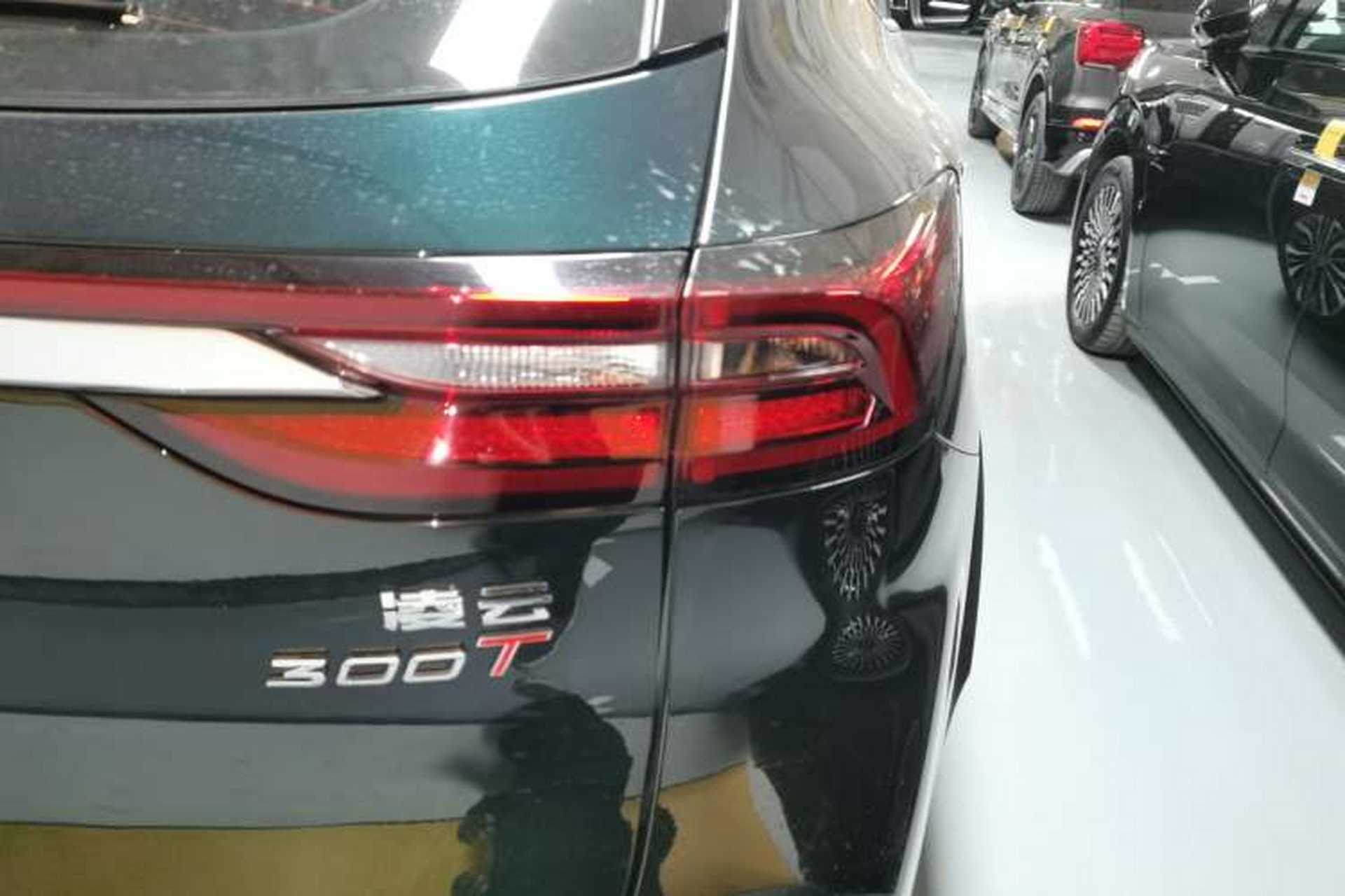 Used EXEED Lingyun 2024 300T Two-Wheel Drive Starlight Edition Exterior 6