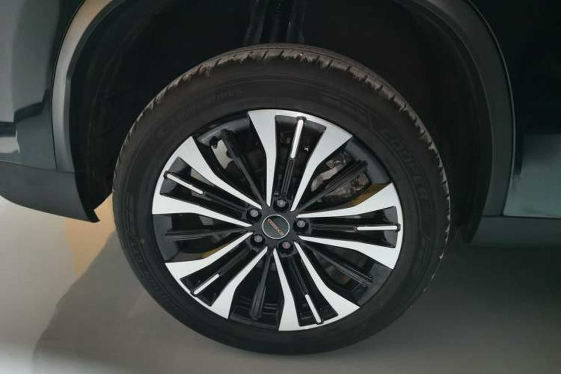 Used EXEED Lingyun 2024 300T Two-Wheel Drive Starlight Edition Exterior 8