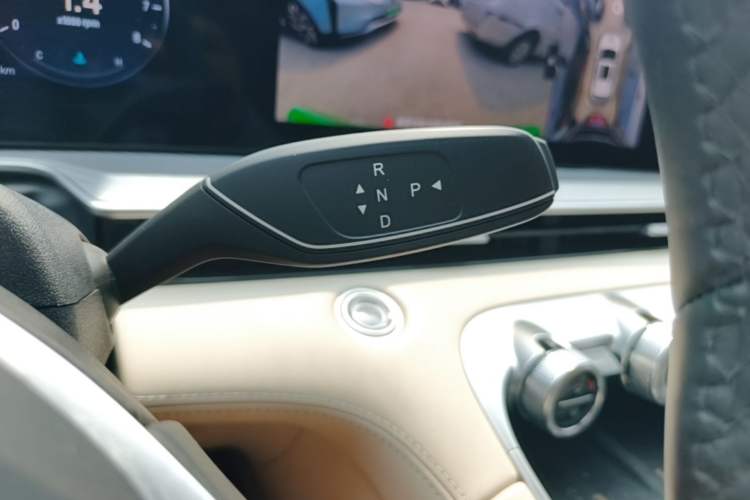 Used EXEED Lingyun 2024 300T Two-Wheel Drive Starlight Edition Gear Lever