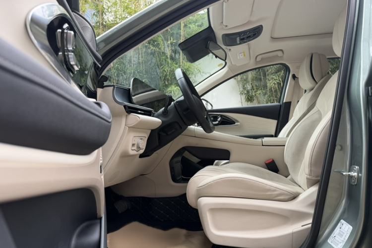 Used EXEED Lingyun 2024 300T Two-Wheel Drive Starlight Edition Interior 2