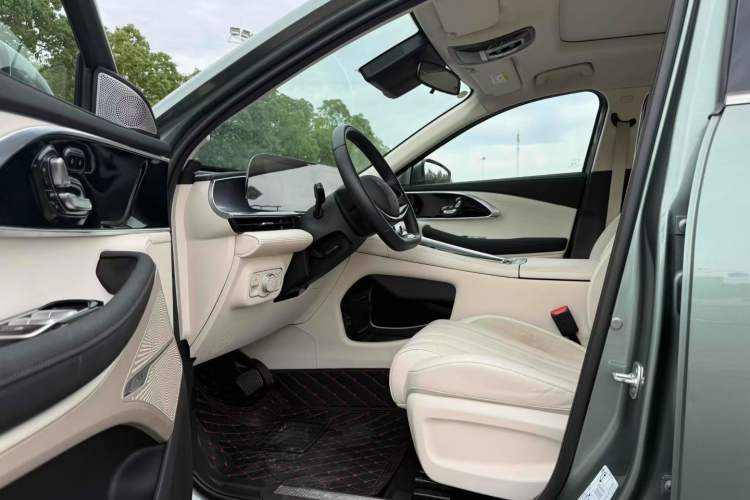 Used EXEED Lingyun 2024 300T Two-Wheel Drive Starlight Edition Interior 2