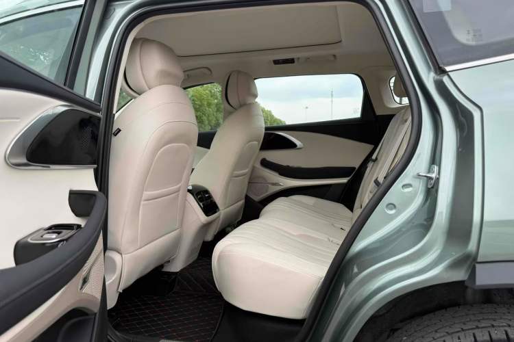 Used EXEED Lingyun 2024 300T Two-Wheel Drive Starlight Edition Interior 3