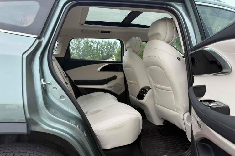 Used EXEED Lingyun 2024 300T Two-Wheel Drive Starlight Edition Interior 5
