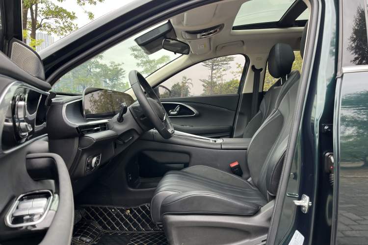 Used EXEED Lingyun 2024 300T Two-Wheel Drive Starlight Edition Interior 5