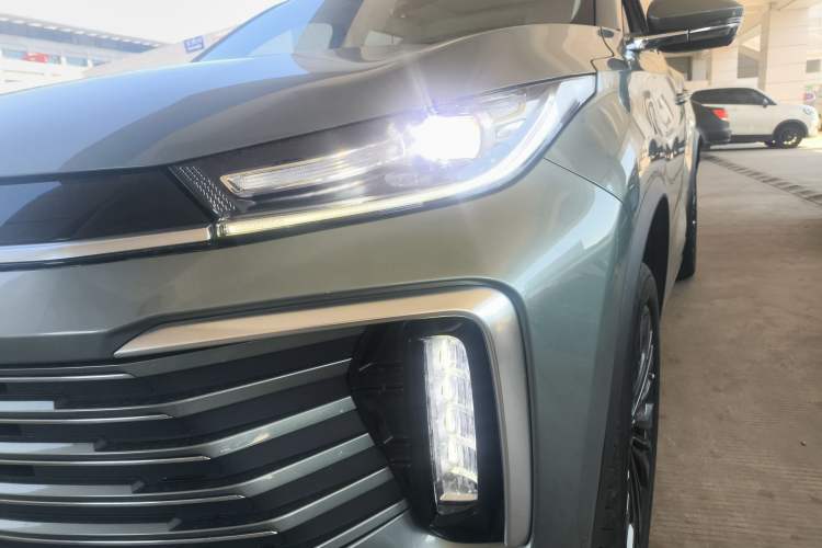 Used EXEED Lingyun 2024 300T Two-Wheel Drive Starlight Edition Left Front Headlight