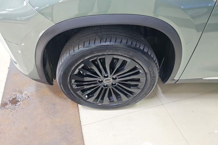 Used EXEED Lingyun 2024 300T Two-Wheel Drive Starlight Edition Left Front Wheel Hub