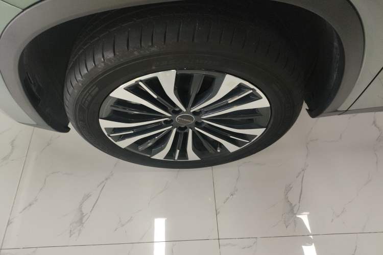 Used EXEED Lingyun 2024 400T Two-Wheel-Drive King Edition Left Front Wheel Hub