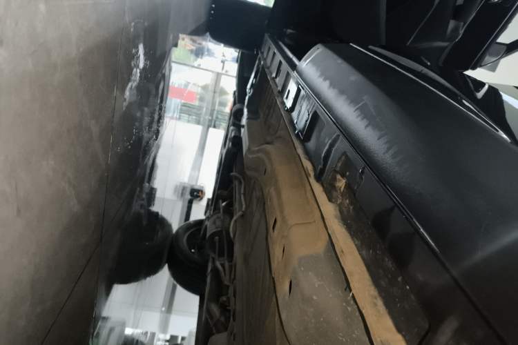 Used EXEED Lingyun 2024 300T Two-Wheel Drive Starlight Edition Left Side Sill