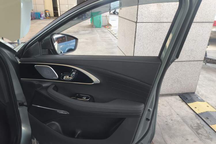 Used EXEED Lingyun 2024 400T Two-Wheel-Drive Star Prestige Edition Right Front Door Interior