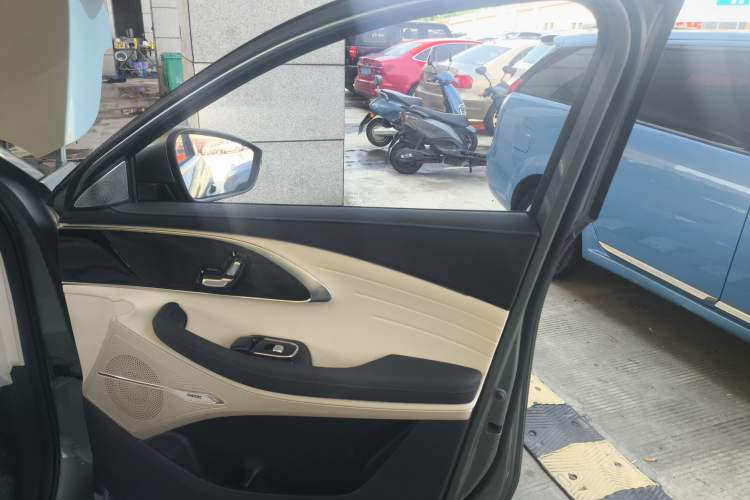 Used EXEED Lingyun 2024 300T Two-Wheel Drive Starlight Edition Right Front Door Interior