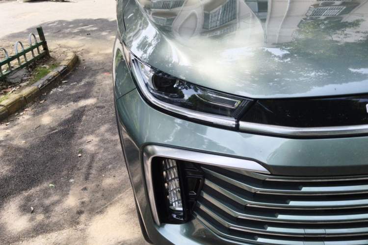 Used EXEED Lingyun 2024 300T Two-Wheel Drive Starlight Edition Right Front Headlight