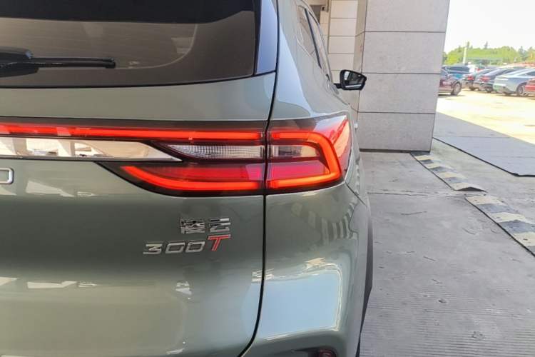 Used EXEED Lingyun 2024 300T Two-Wheel Drive Starlight Edition Right Rear Taillight