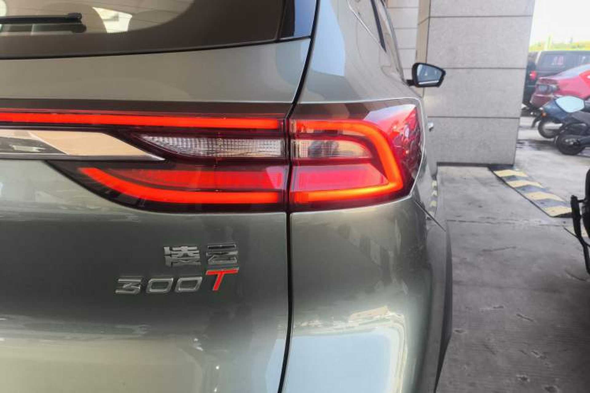 Used EXEED Lingyun 2024 300T Two-Wheel Drive Starlight Edition Right Rear Taillight