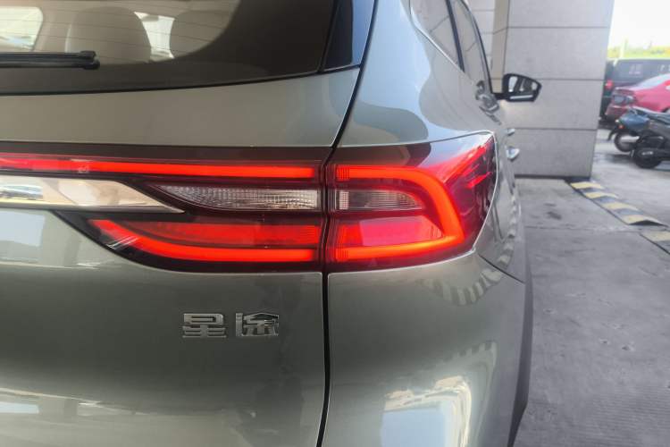 Used EXEED Lingyun 2024 300T Two-Wheel Drive Starlight Edition Right Rear Taillight
