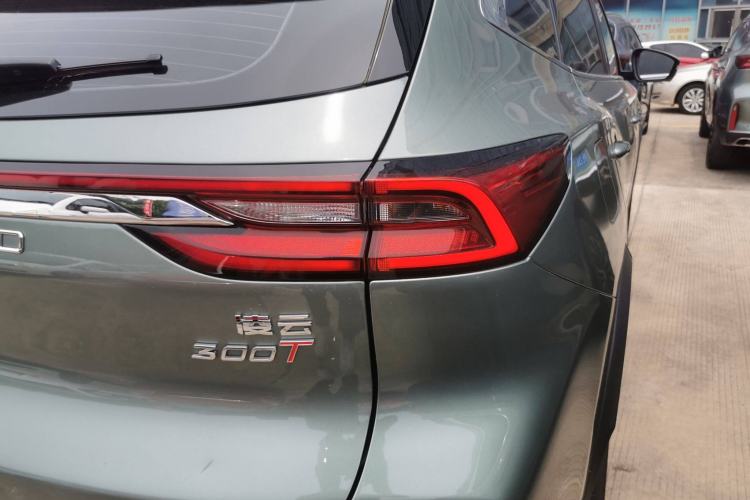 Used EXEED Lingyun 2024 300T Two-Wheel Drive Starlight Edition Right Rear Taillight