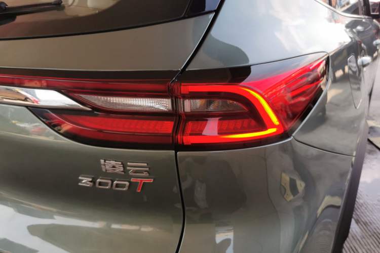Used EXEED Lingyun 2024 300T Two-Wheel Drive Starlight Edition Right Rear Taillight
