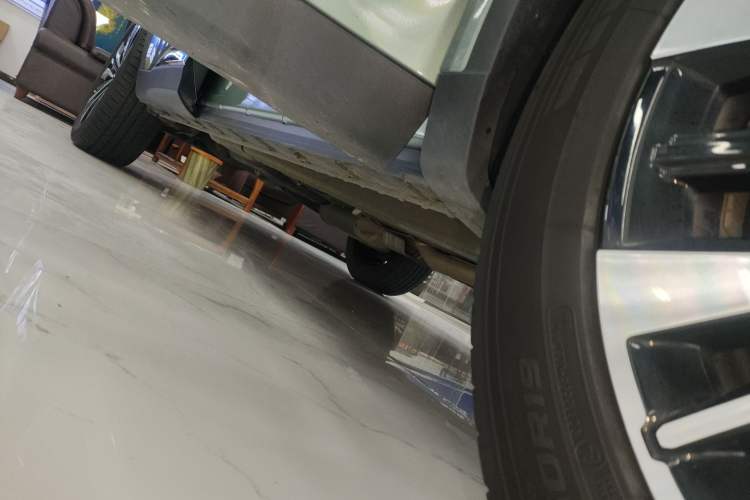 Used EXEED Lingyun 2024 400T Two-Wheel-Drive King Edition Right Side Sill
