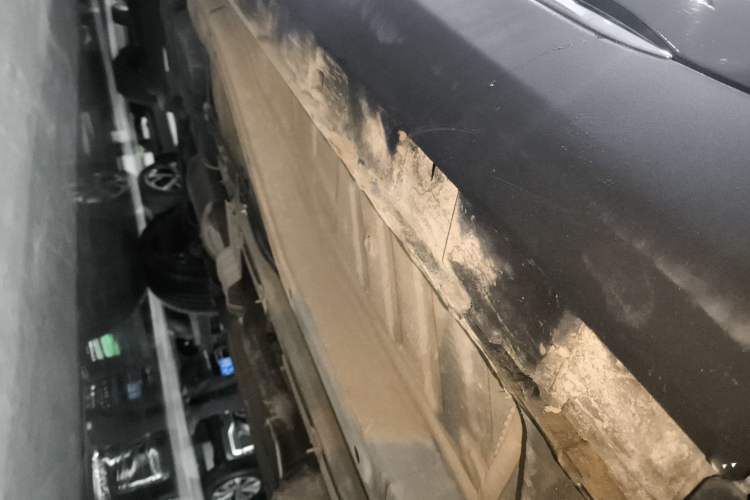 Used EXEED Lingyun 2024 300T Two-Wheel Drive Starlight Edition Right Side Sill
