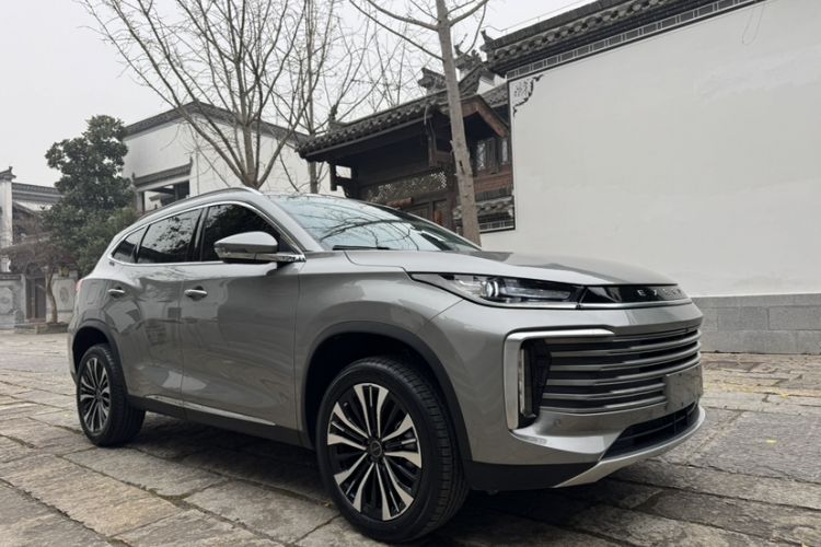 Used EXEED Lingyun 2024 300T Two-Wheel Drive Starlight Edition Exterior 5
