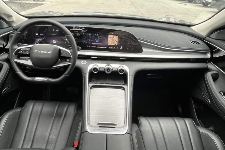 Used EXEED Lingyun 2024 300T Two-Wheel Drive Starlight Edition Interior 2