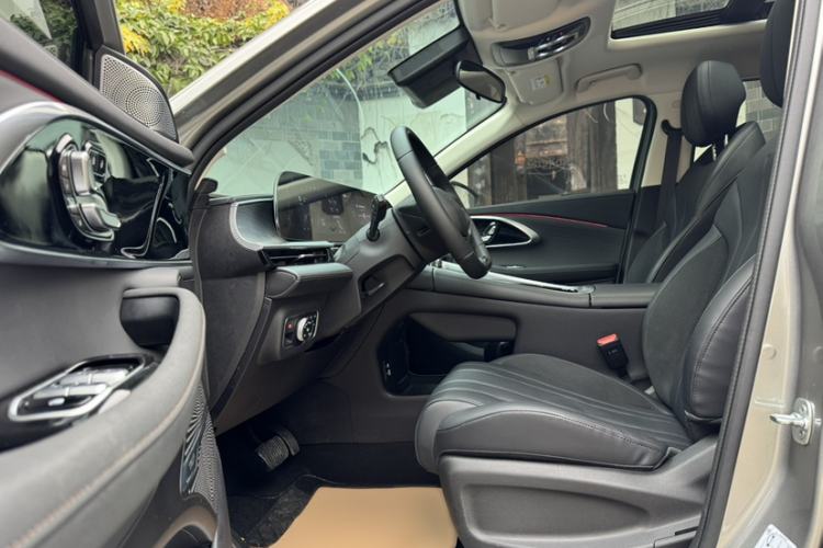 Used EXEED Lingyun 2024 300T Two-Wheel Drive Starlight Edition Interior 3