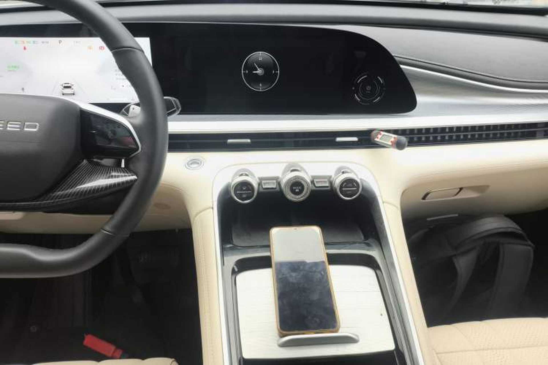 Used EXEED Lingyun 2024 400T Four-Wheel Drive Star Prestige Edition Audio And AC Panel