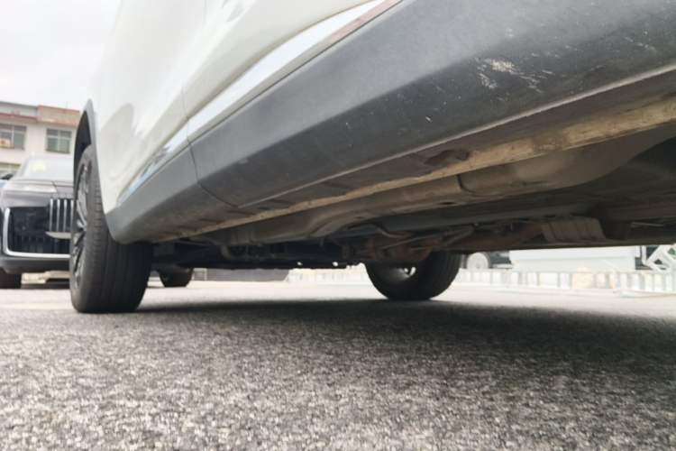 Used EXEED Lingyun 2024 300T Two-Wheel Drive Starlight Edition Left Side Sill