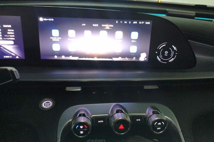 Used EXEED Lingyun 2025 400T Four-Wheel Drive Star Prestige Edition Audio And AC Panel