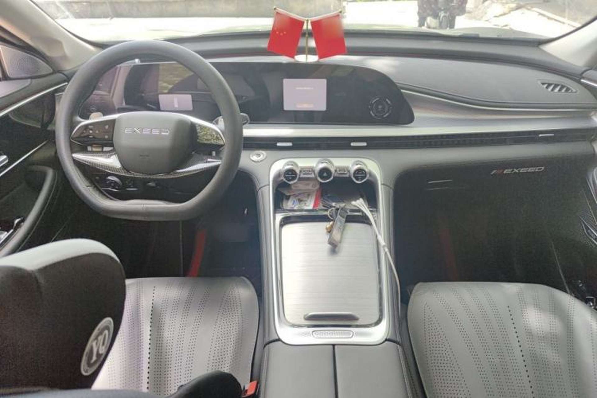 Used EXEED Lingyun 2025 300T Two-Wheel Drive Starry Edition Center Console