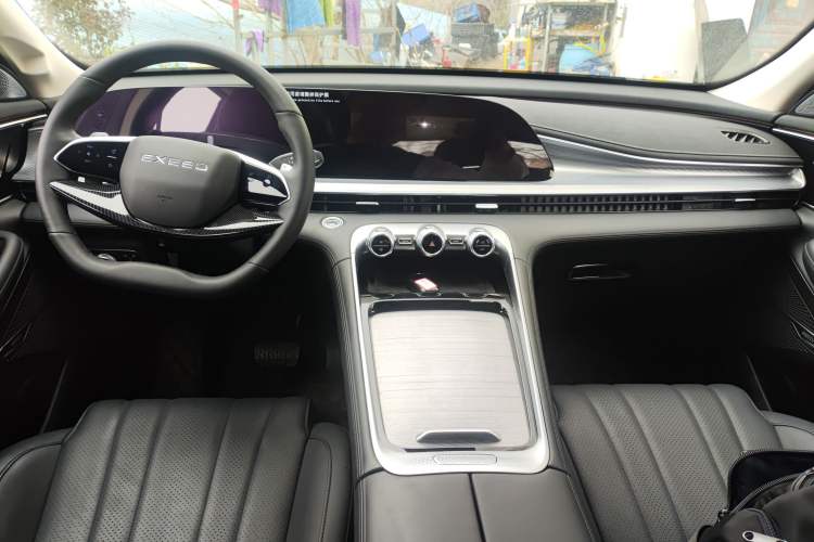 Used EXEED Lingyun 2025 400T Four-Wheel Drive Star Prestige Edition Center Console
