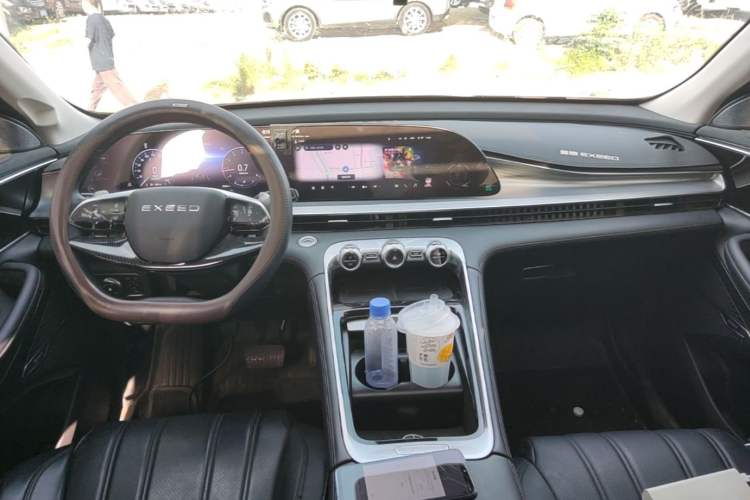 Used EXEED Lingyun 2025 300T Two-Wheel Drive Starry Edition Center Console