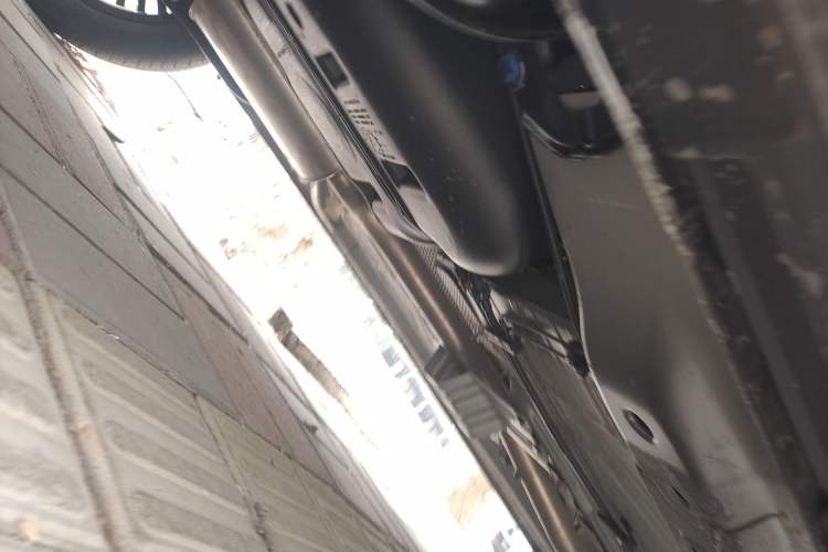Used EXEED Lingyun 2025 Model 300T Two-Wheel-Drive Moonlit Night Edition Chassis Rear Right