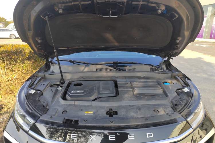 Used EXEED Lingyun 2025 400T Four-Wheel-Drive International Version Engine Bay