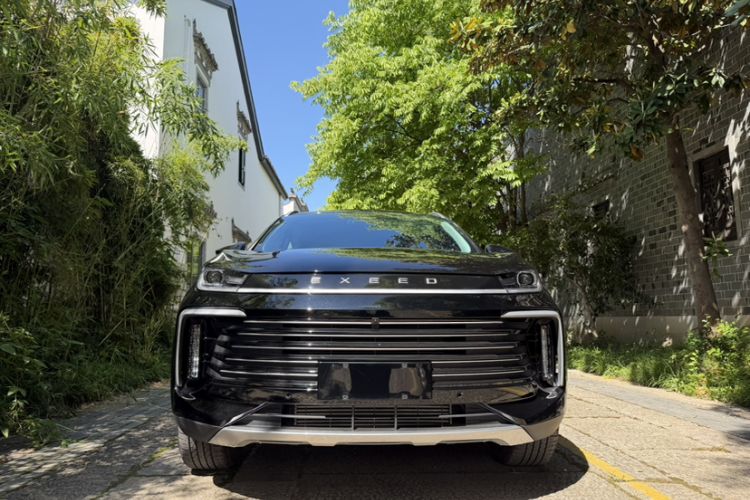 Used EXEED Lingyun 2025 300T Two-Wheel Drive Starry Edition Exterior 1