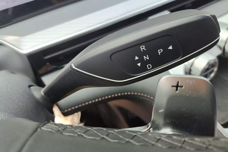 Used EXEED Lingyun 2025 300T Two-Wheel Drive Starry Edition Gear Lever