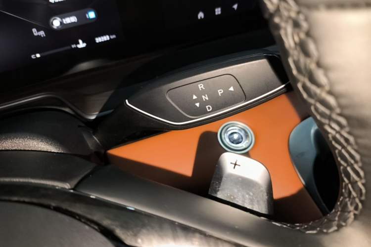 Used EXEED Lingyun 2025 400T Four-Wheel Drive Star Prestige Edition Gear Lever