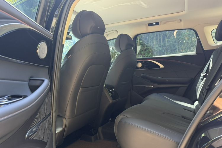 Used EXEED Lingyun 2025 300T Two-Wheel Drive Starry Edition Interior 3
