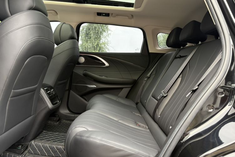 Used EXEED Lingyun 2025 300T Two-Wheel Drive Starry Edition Interior 3