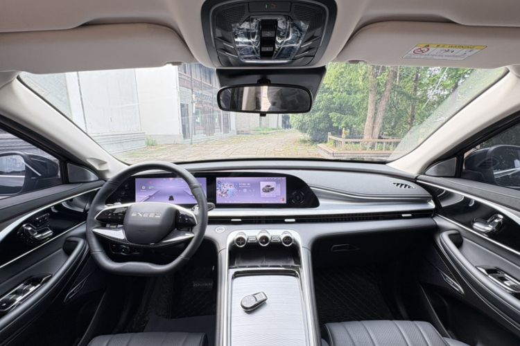 Used EXEED Lingyun 2025 300T Two-Wheel Drive Starry Edition Interior 4