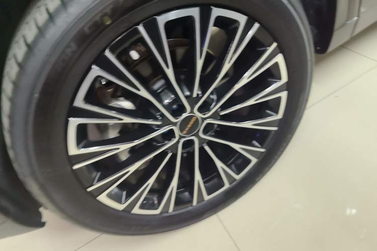 Used EXEED Lingyun 2025 300T Two-Wheel Drive Starry Edition Left Front Wheel Hub